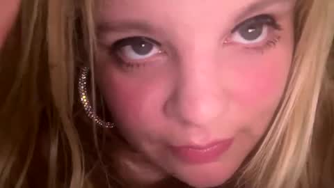 Snapshot of sweetlisa92 chatting on March 11, 2025, 4:29 pm Lisa  online show from March 11, 2025, 4:29 pm