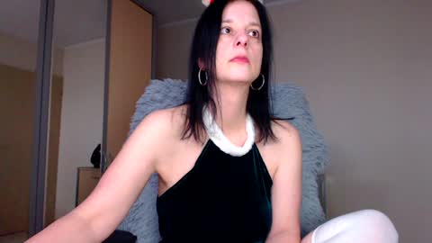 Snapshot of sweetlonglips_ chatting on December 18, 2024, 9:36 am JenJenny online show from December 18, 2024, 9:36 am