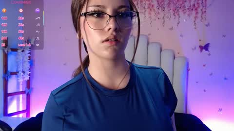 Snapshot of sweetlu_gh chatting on October 22, 2025, 7:35 pm Sweetlu online show from October 22, 2025, 7:35 pm