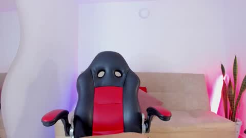 instagram sweetluna 0 online show from December 15, 2025, 6:34 pm