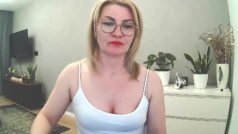 sweetmarthaaa online show from April 28, 2026, 3:06 pm
