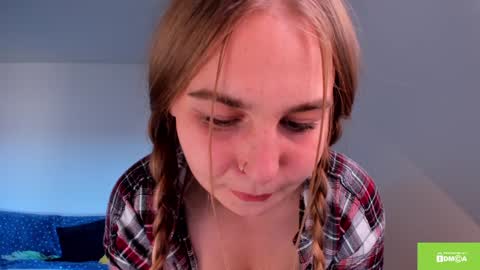 Mila online show from September 20, 2025, 3:35 pm