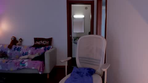 Snapshot of sweetmila1 chatting on April 3, 2026, 12:47 pm Mila online show from April 3, 2026, 12:47 pm