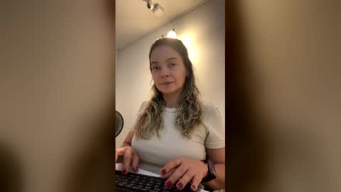 Monic online show from April 29, 2026, 9:43 pm