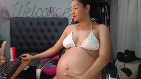 Sweetmom12 online show from January 11, 2025, 2:04 pm