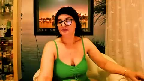 sweetmom4you online show from February 18, 2025, 10:49 am