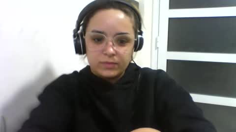 Snapshot of sweetmoonns2 chatting on October 17, 2025, 11:51 pm sweetmoonns2 online show from October 17, 2025, 11:51 pm