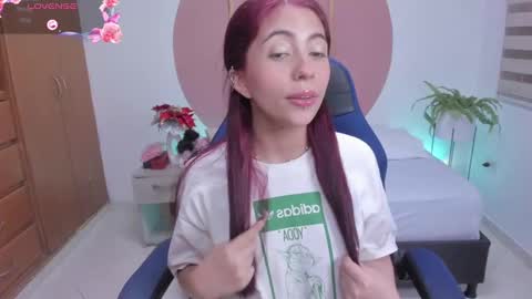 sweetpeach_20 online show from February 8, 2025, 7:16 pm