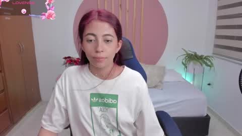 sweetpeach_20 online show from February 8, 2025, 10:40 pm