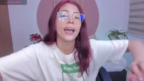 sweetpeach_20 online show from February 12, 2025, 7:13 pm