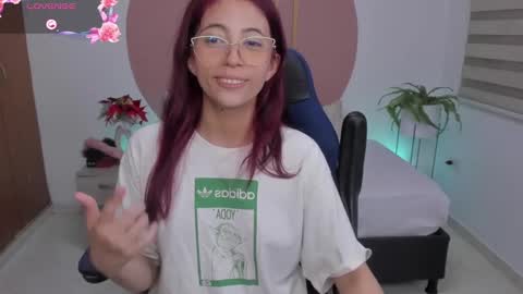 sweetpeach_20 online show from February 12, 2025, 10:15 pm