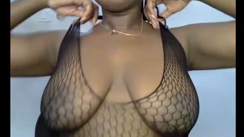 Snapshot of sweetpetitgirl chatting on July 4, 2026, 6:41 am LILY BRANDY online show from July 4, 2026, 6:41 am