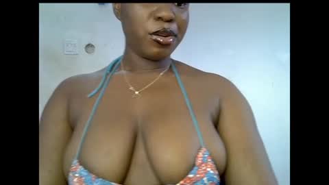 Snapshot of sweetpetitgirl chatting on July 6, 2026, 7:27 am LILY BRANDY online show from July 6, 2026, 7:27 am