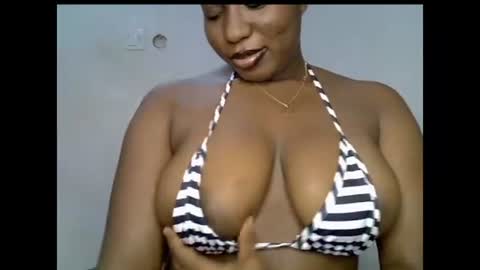 Snapshot of sweetpetitgirl chatting on July 13, 2026, 8:33 pm LILY BRANDY online show from July 13, 2026, 8:33 pm