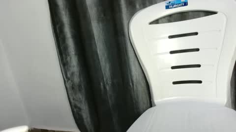 slim ivy online show from December 5, 2025, 3:59 am