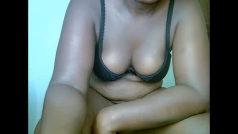 sweetrenne online show from February 24, 2025, 4:49 am