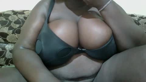 Snapshot of sweetsensationtee chatting on February 12, 2026, 9:59 am sweetsensation online show from February 12, 2026, 9:59 am