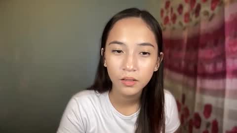 Mia online show from November 30, 2025, 4:44 pm