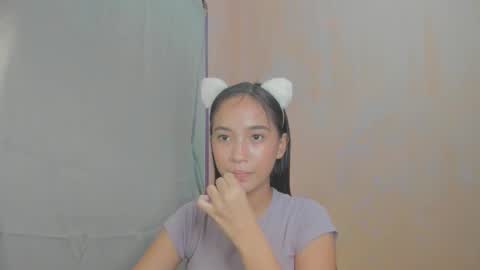 Mia online show from December 4, 2025, 2:37 pm