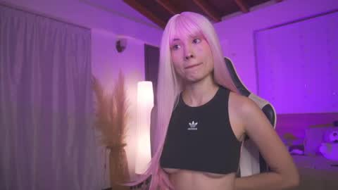 Cat independent model  online show from March 11, 2025, 6:32 am