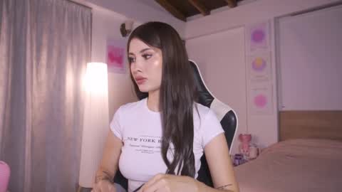 Snapshot of sweett_catt1 chatting on October 12, 2025, 3:38 am Cat independent model  online show from October 12, 2025, 3:38 am
