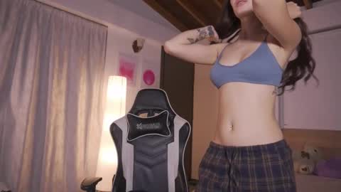 Cat independent model  online show from November 24, 2025, 12:54 am