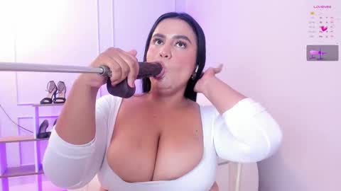 Snapshot of sweett_katty_ chatting on October 24, 2025, 3:47 am    1430 - 22-00 online show from October 24, 2025, 3:47 am