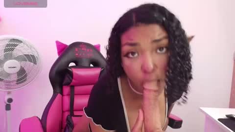 Snapshot of sweett_m00n chatting on October 1, 2025, 3:23 am sweett m00n online show from October 1, 2025, 3:23 am