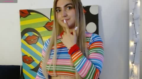 Snapshot of sweett_minionn chatting on January 6, 2025, 5:59 pm IG valeen mo Vale My schedule Monday to Friday900 am - 300 pm online show from January 6, 2025, 5:59 pm