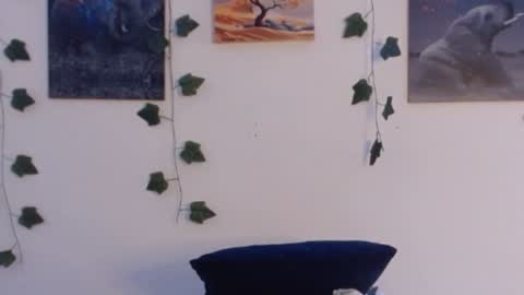 Snapshot of sweett_minionn chatting on February 6, 2025, 7:18 pm IG valeen mo Vale My schedule Monday to Friday900 am - 300 pm online show from February 6, 2025, 7:18 pm