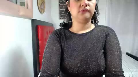 Snapshot of sweettei chatting on February 7, 2025, 11:12 am Me llamo Tara  online show from February 7, 2025, 11:12 am