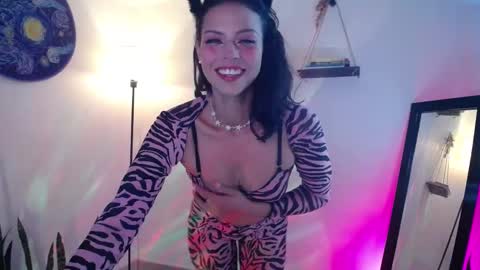 Snapshot of sweettianna chatting on September 22, 2025, 4:09 pm  shamanta Independent modelHelp me reach 100 thumbs up  online show from September 22, 2025, 4:09 pm