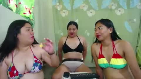 Snapshot of sweettightpussyhole chatting on April 10, 2026, 11:42 pm mia and luna online show from April 10, 2026, 11:42 pm