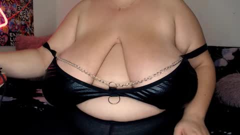 Snapshot of sweettm chatting on November 4, 2025, 9:41 am Maya online show from November 4, 2025, 9:41 am