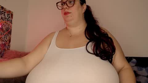 Snapshot of sweettm chatting on November 10, 2025, 8:13 am Maya online show from November 10, 2025, 8:13 am