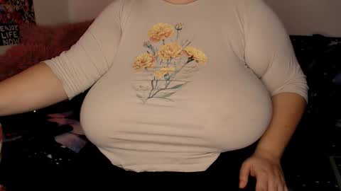 Snapshot of sweettm chatting on November 18, 2025, 11:36 am Maya online show from November 18, 2025, 11:36 am