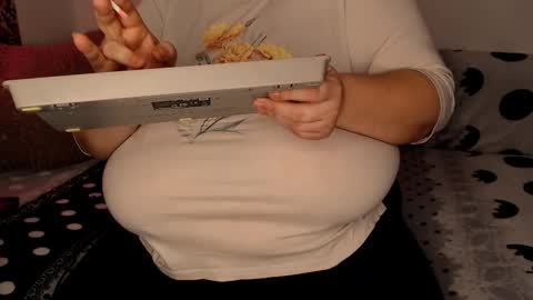 Snapshot of sweettm chatting on November 20, 2025, 10:26 am Maya online show from November 20, 2025, 10:26 am