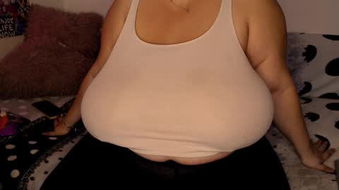 Snapshot of sweettm chatting on November 22, 2025, 8:35 am Maya online show from November 22, 2025, 8:35 am