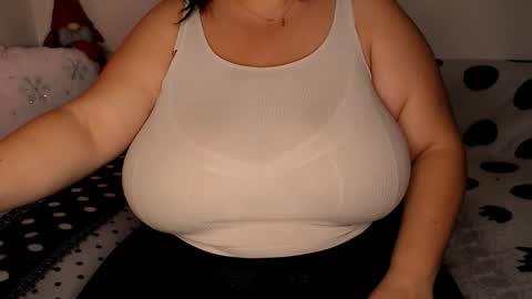 Snapshot of sweettm chatting on December 3, 2025, 8:45 am Maya online show from December 3, 2025, 8:45 am