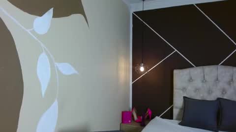 Scarlet online show from September 19, 2025, 11:55 am