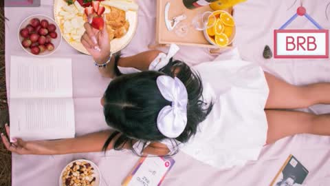 sweetviolet___ online show from October 16, 2025, 12:06 pm