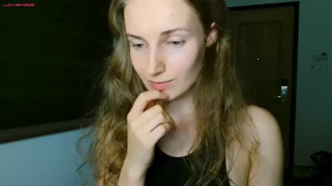 sweety_fruits online show from February 25, 2025, 5:25 pm