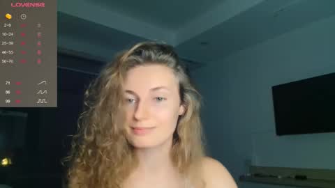 sweety_fruits online show from October 17, 2025, 4:09 pm