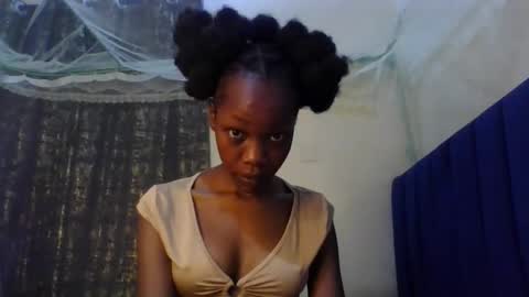 Snapshot of sweety_melanin chatting on May 4, 2026, 5:14 am Vickky online show from May 4, 2026, 5:14 am