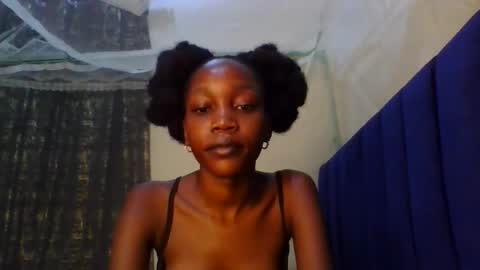 Snapshot of sweety_melanin chatting on May 6, 2026, 8:58 pm Vickky online show from May 6, 2026, 8:58 pm