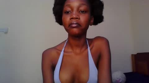 Snapshot of sweety_melanin chatting on May 9, 2026, 12:32 pm Vickky online show from May 9, 2026, 12:32 pm