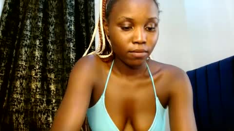 Snapshot of sweety_spixxy chatting on June 27, 2026, 12:33 pm Dolly online show from June 27, 2026, 12:33 pm