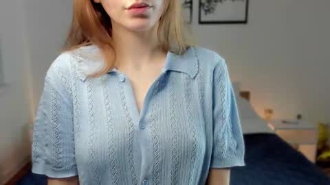 Snapshot of sweety_xis chatting on September 29, 2025, 7:51 pm Bella . online show from September 29, 2025, 7:51 pm