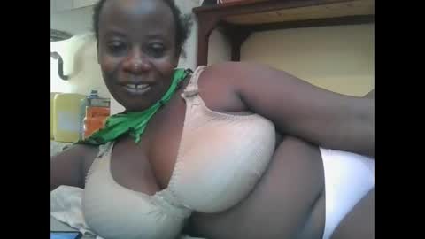 sweetyass25 online show from February 19, 2026, 9:49 am