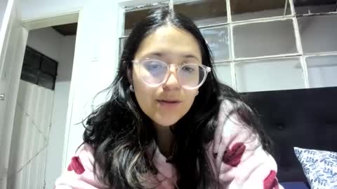 sweetyypeach online show from January 4, 2025, 3:50 am
